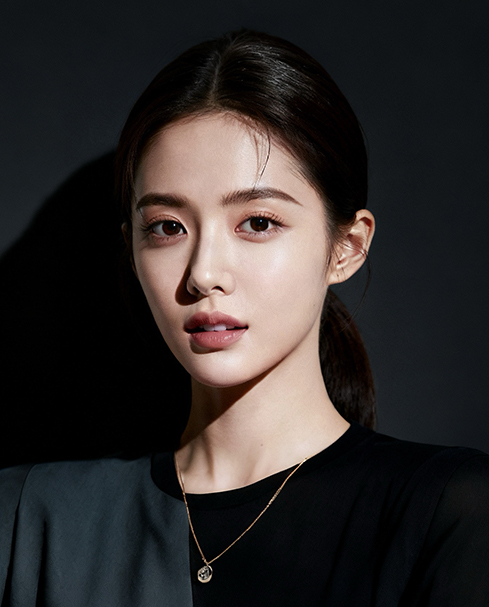 Lydia — Giám đốc tài chính